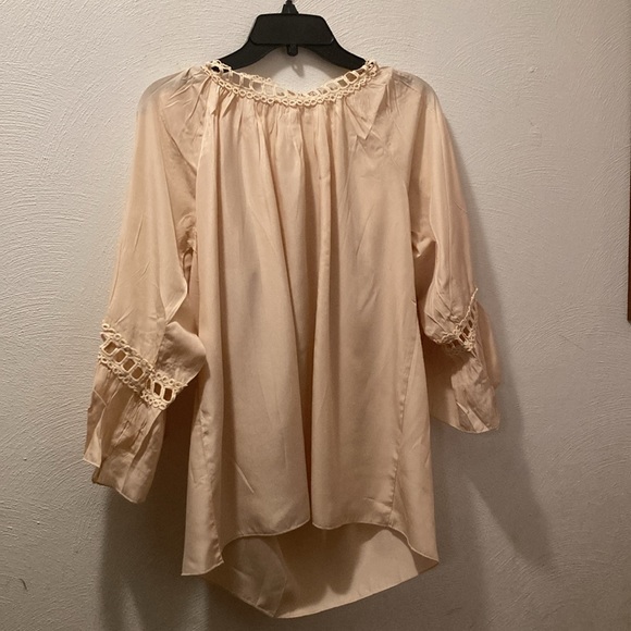 Women’s cream colored top with lace accents and lace cut out on arms. - Picture 5 of 5